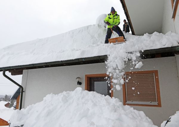 Rooftop Snow Removal in Allen